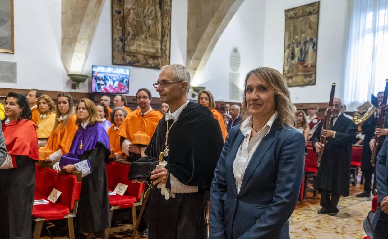 La consejera de Educación, Rocío Lucas, asiste al acto de apertura del curso universitario 2022-2023 de la Universidad de Salamanca, junto al rector de la Usal, Ricardo Rivero, y al alcalde Carlos García Carbayo