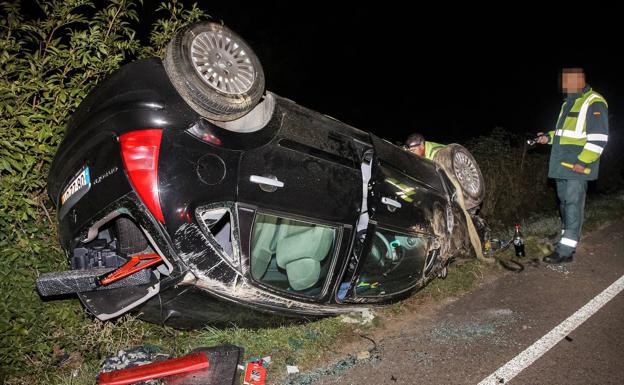 Herido tras volcar con su coche de madrugada en la carretera de Villasrubias a Robleda