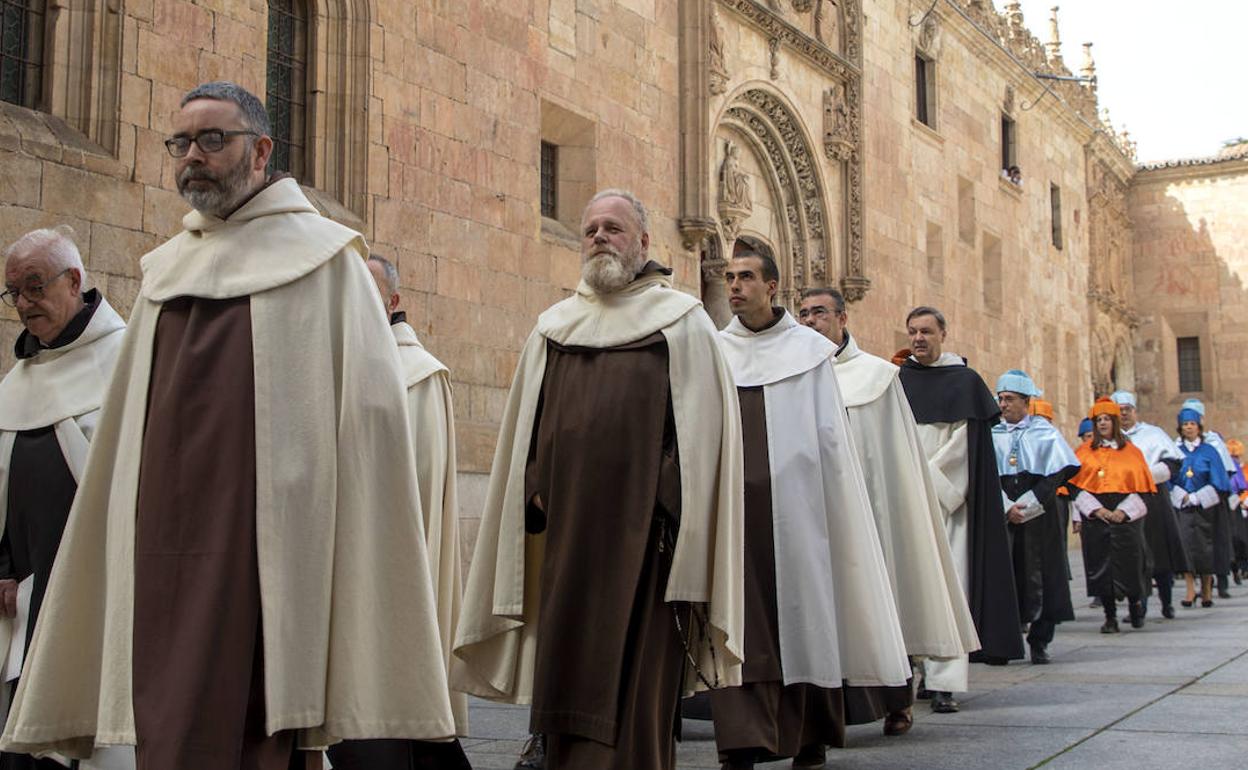 Un instante del acto académico el centenario del doctorado honoris causa de Santa Teresa de Jesús. 