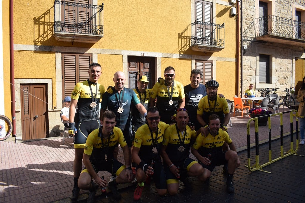 Imagen secundaria 1 - Javier Manzano y Eva Domínguez ganan la prueba larga de la Marcha BTT Arribes Race