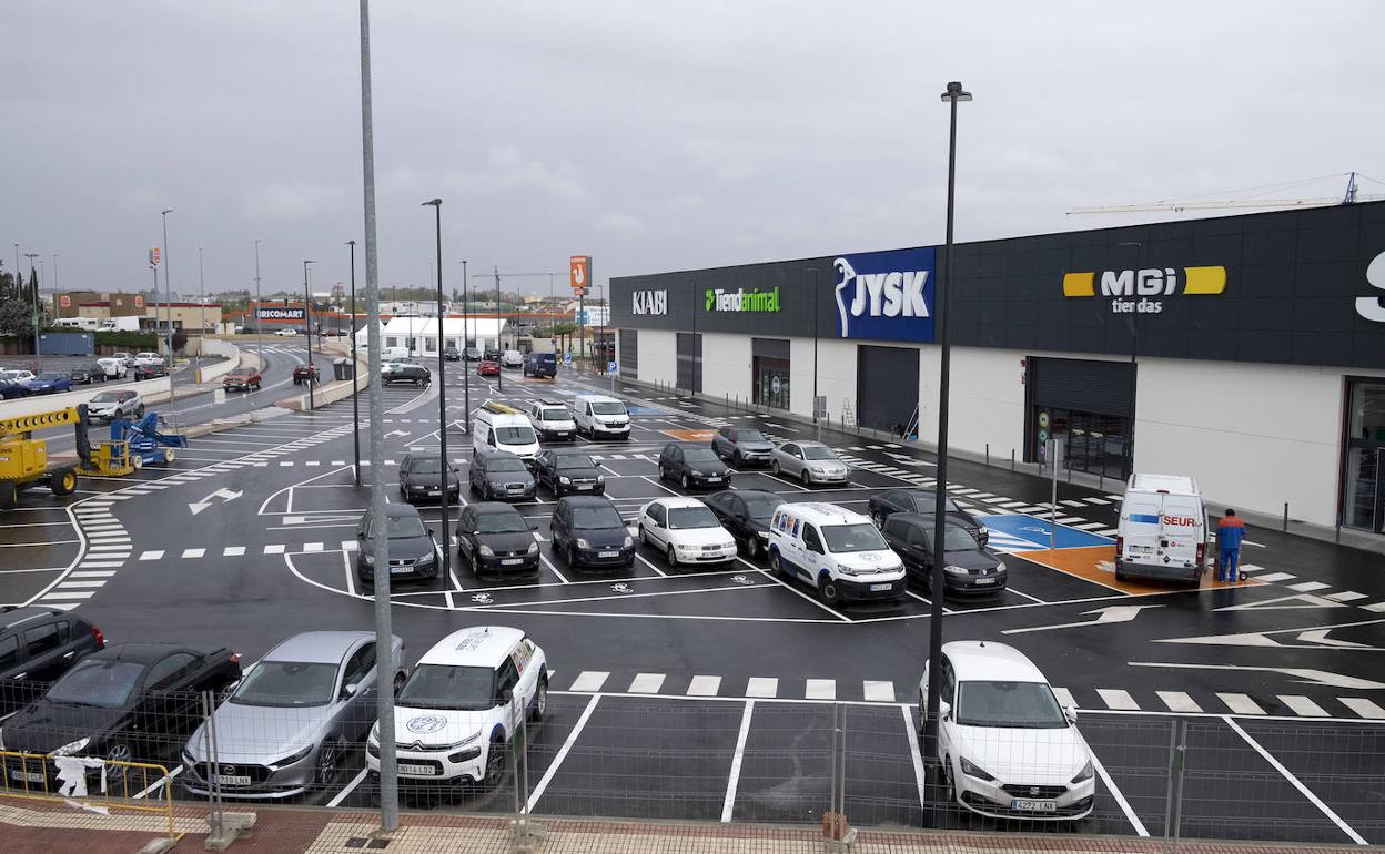 Atalaya Superficies Comerciales inaugura el nuevo espacio comercial Atalaya del Tormes. Iberdrola muestra la apuesta sostenible que ha llevado a cabo en el Parque Comercial