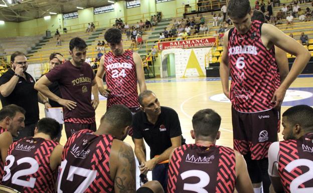 Óscar Núñez: «Hemos hecho un partido muy serio desde el primer minuto, dominamos siempre»