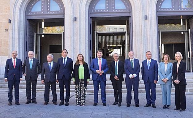 Imagen principal - La Universidad ya tiene su templo del español