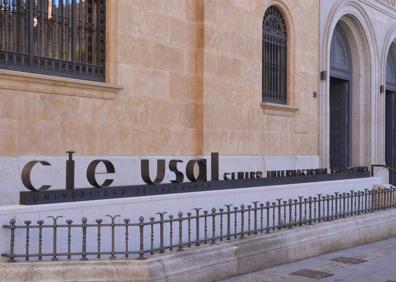 Imagen secundaria 1 - La Universidad ya tiene su templo del español
