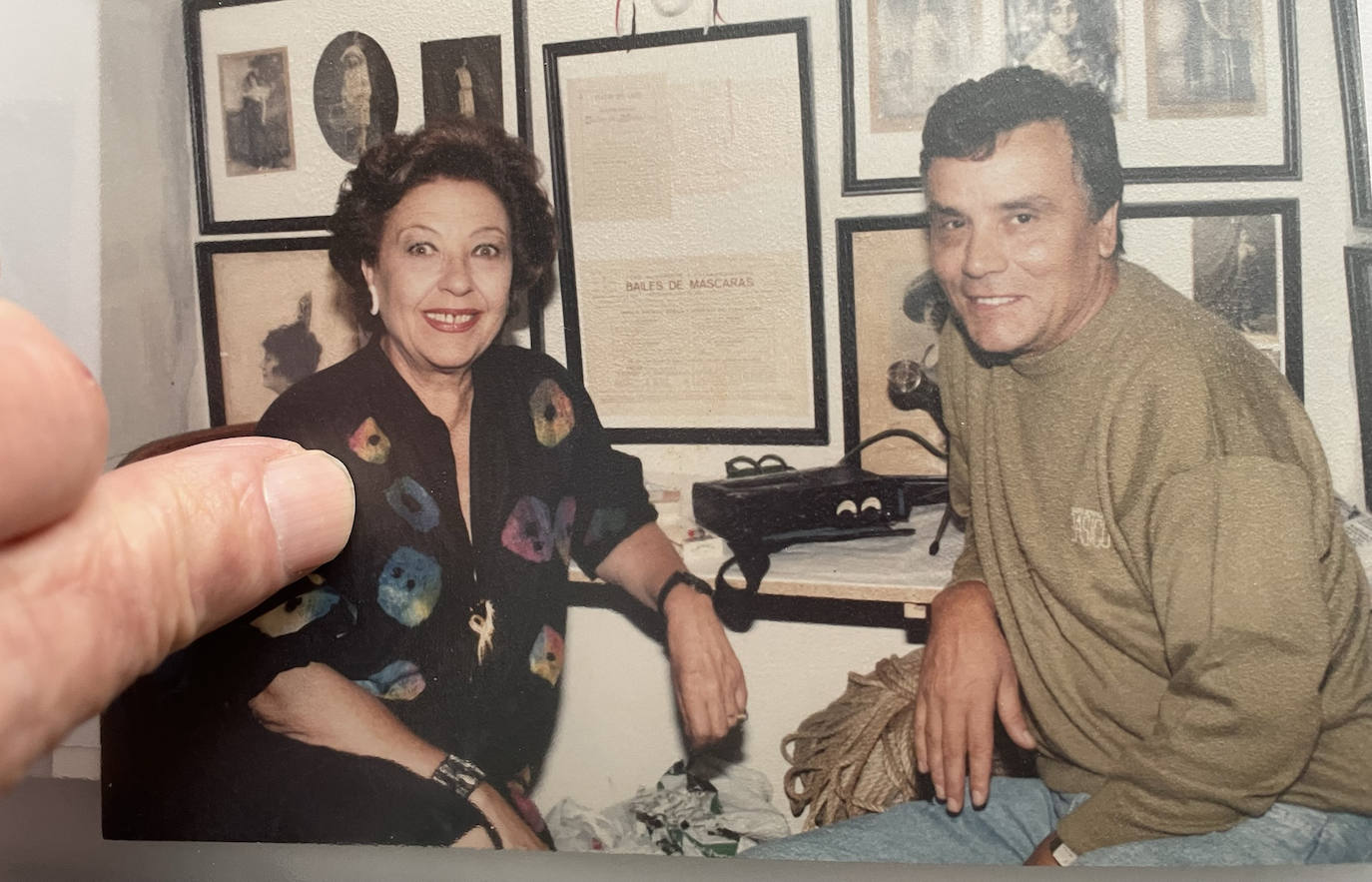 Antonio Hernández, operador de cinematógrafo, en el Liceo de Salamanca. 