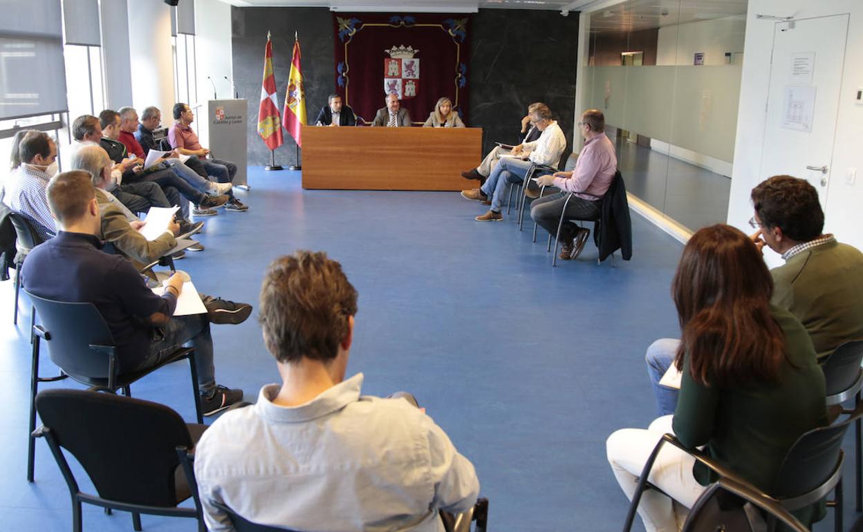 La Junta se reúne con los ganaderos de Salamanca para abordar el brote de la lengua azul. 