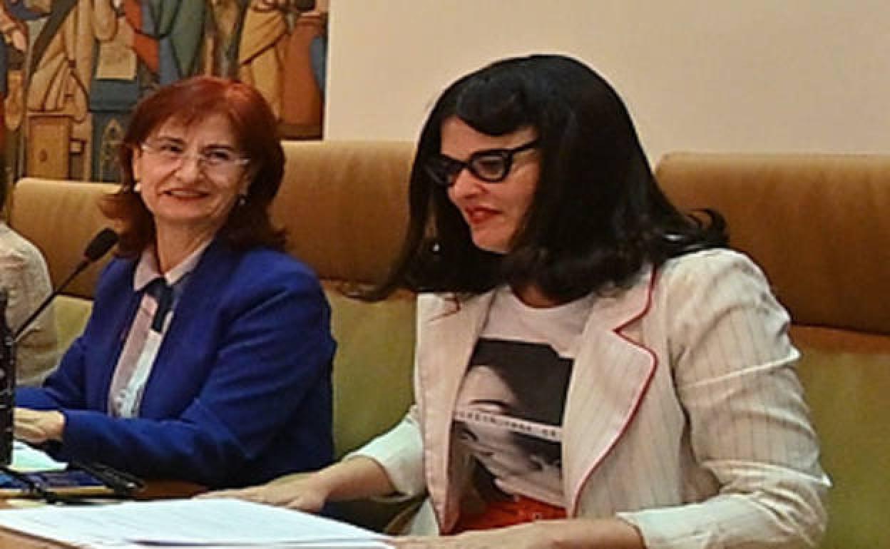 Virginia Carrera, concejala de IU, en primer término. 