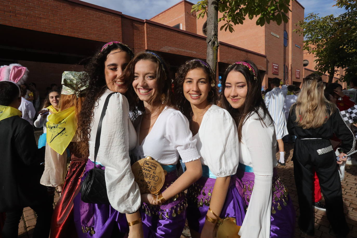 Fotos: Las fiestas de Medicina invaden el campus universitario