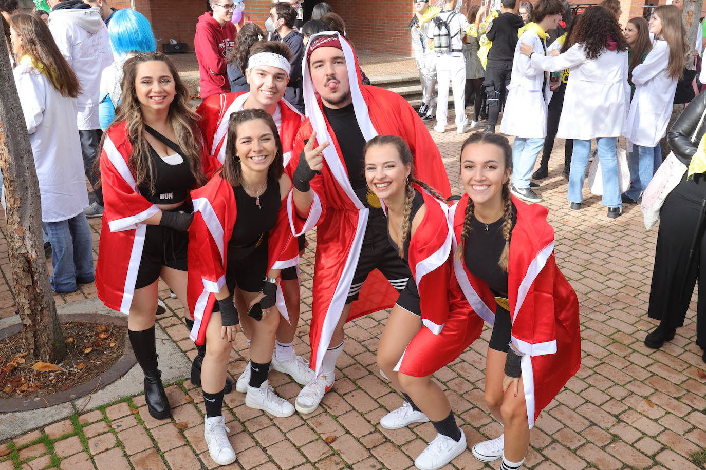 Fotos: Las fiestas de Medicina invaden el campus universitario