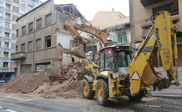 Una historia de casi cien años desaparece con el derribo de un singular edificio