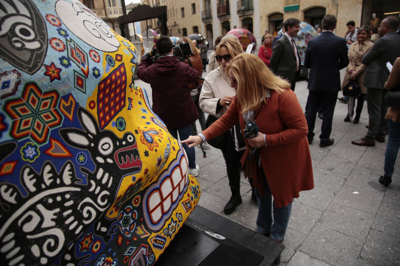 Fotos: Cráneos enormes se instalan en el centro de Salamanca