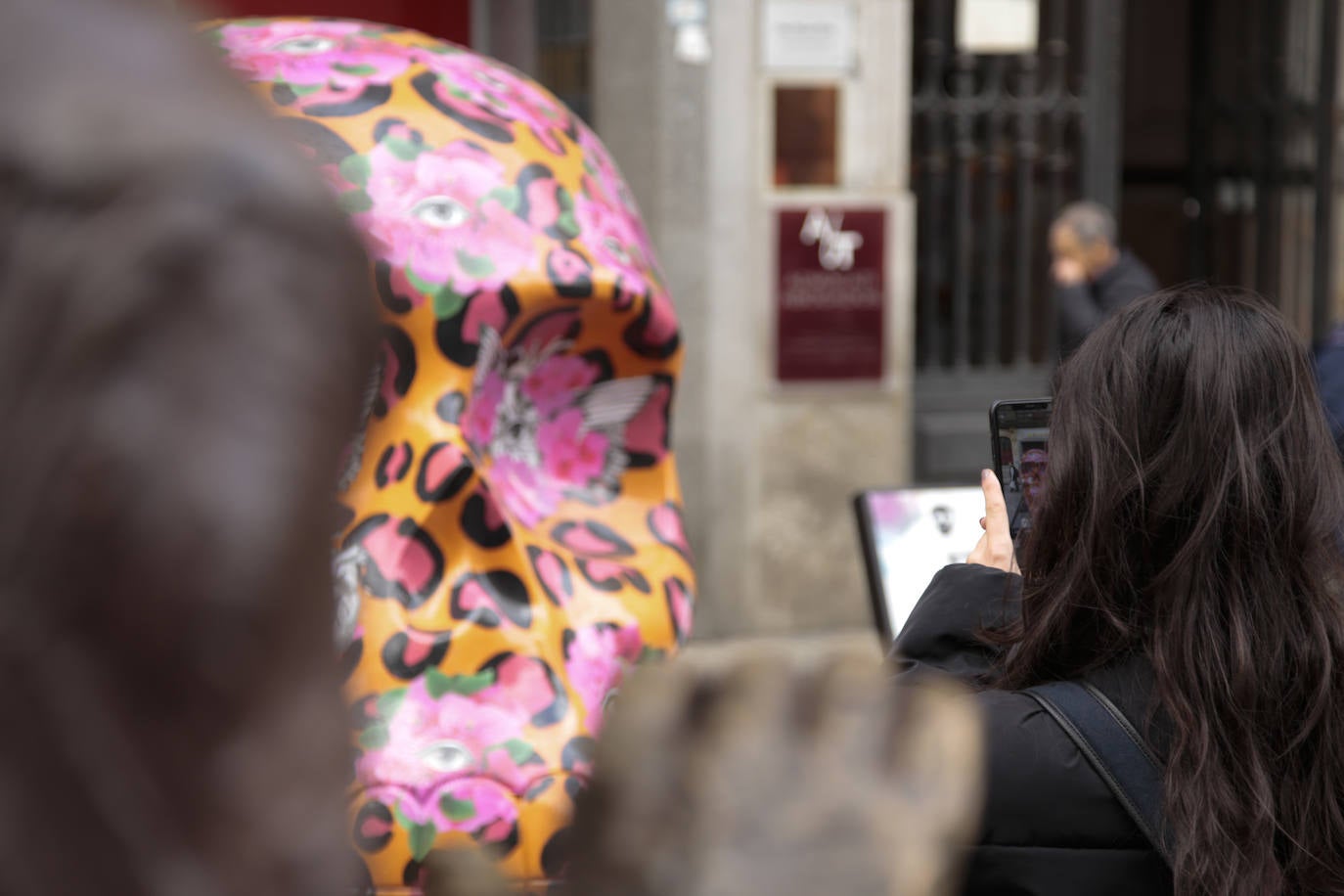 Fotos: Cráneos enormes se instalan en el centro de Salamanca