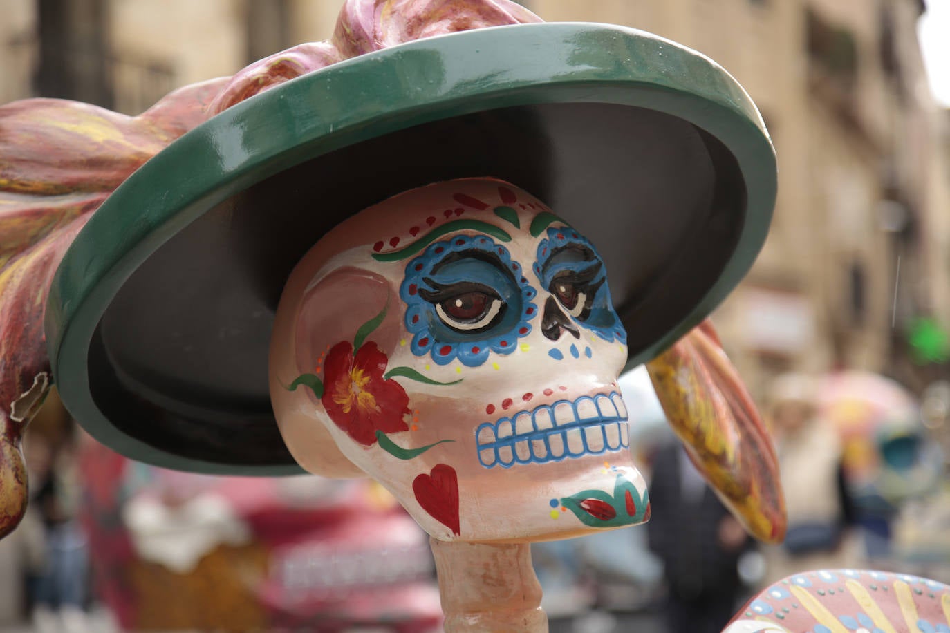 Fotos: Cráneos enormes se instalan en el centro de Salamanca