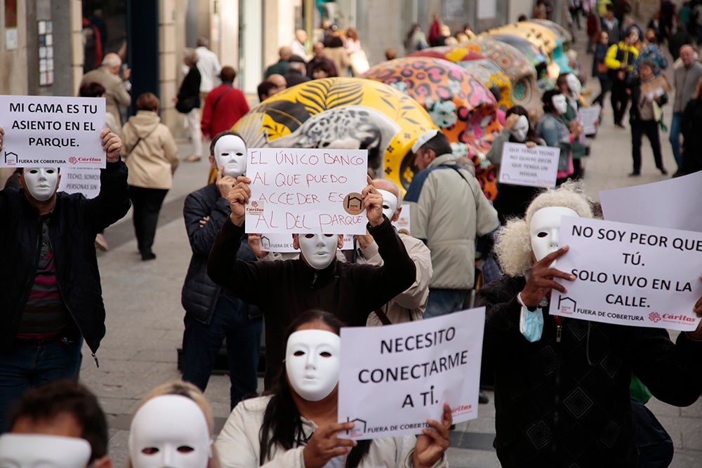 Flashmob de Cáritas en la Plaza del Liceo por las personas sin hogar