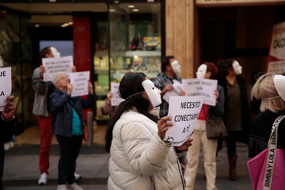 Flashmob de Cáritas en la Plaza del Liceo por las personas sin hogar