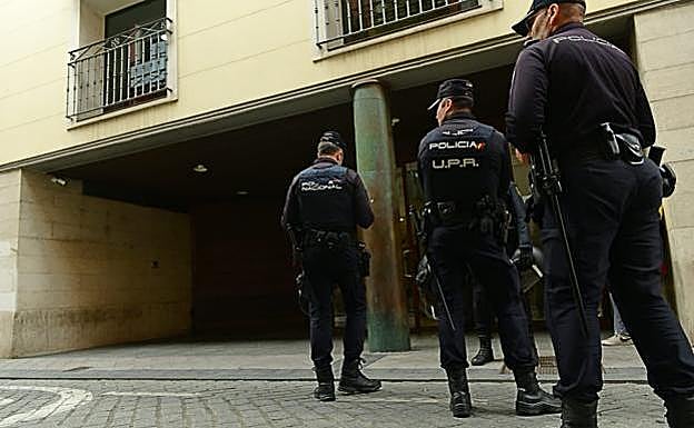 Puerta de los juzgados donde ha declarado el detenido.