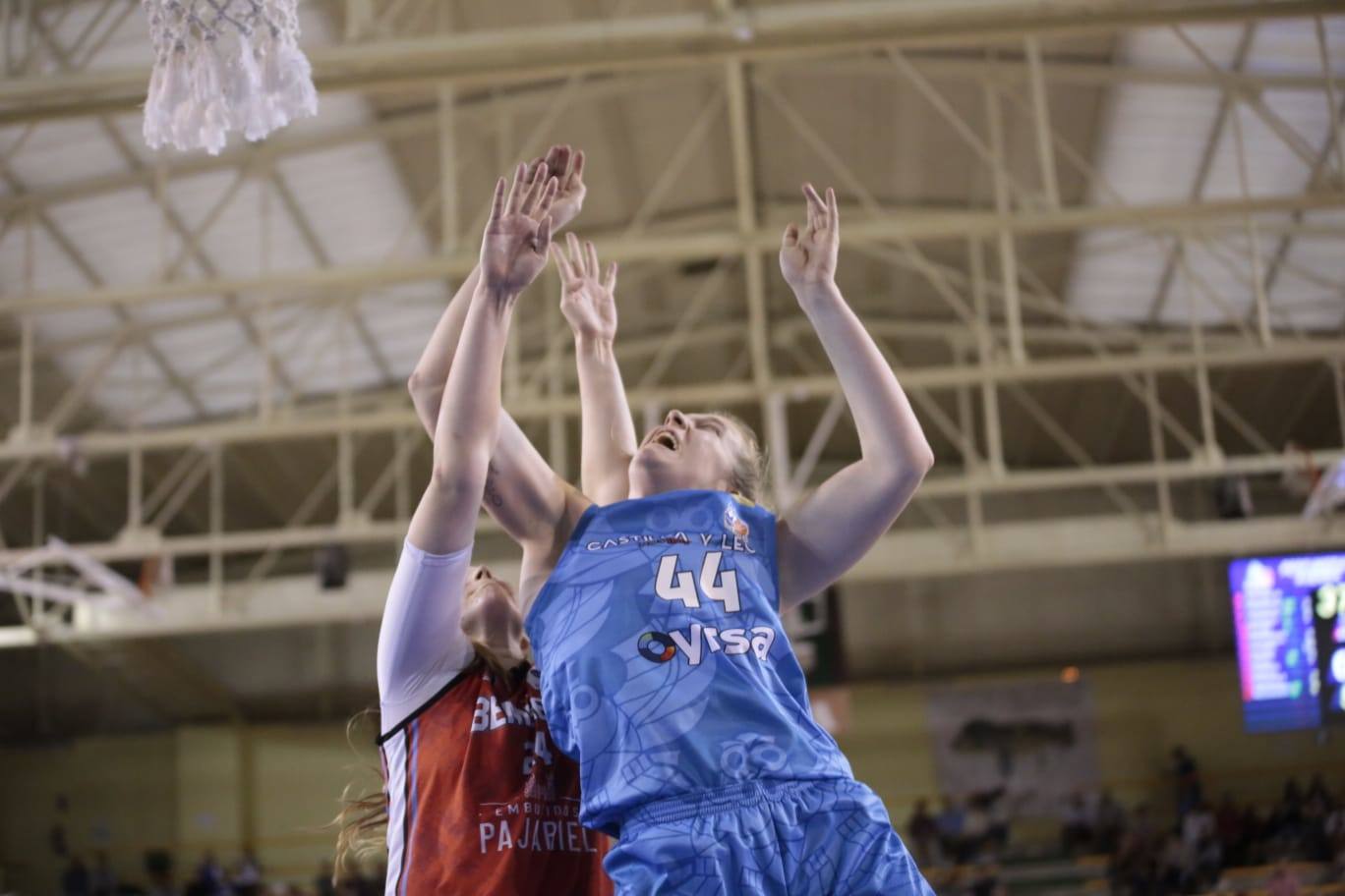 Fotos: Perfumerías Avenida aleja los fantasmas y sigue su crecimiento a costa de Bembibre