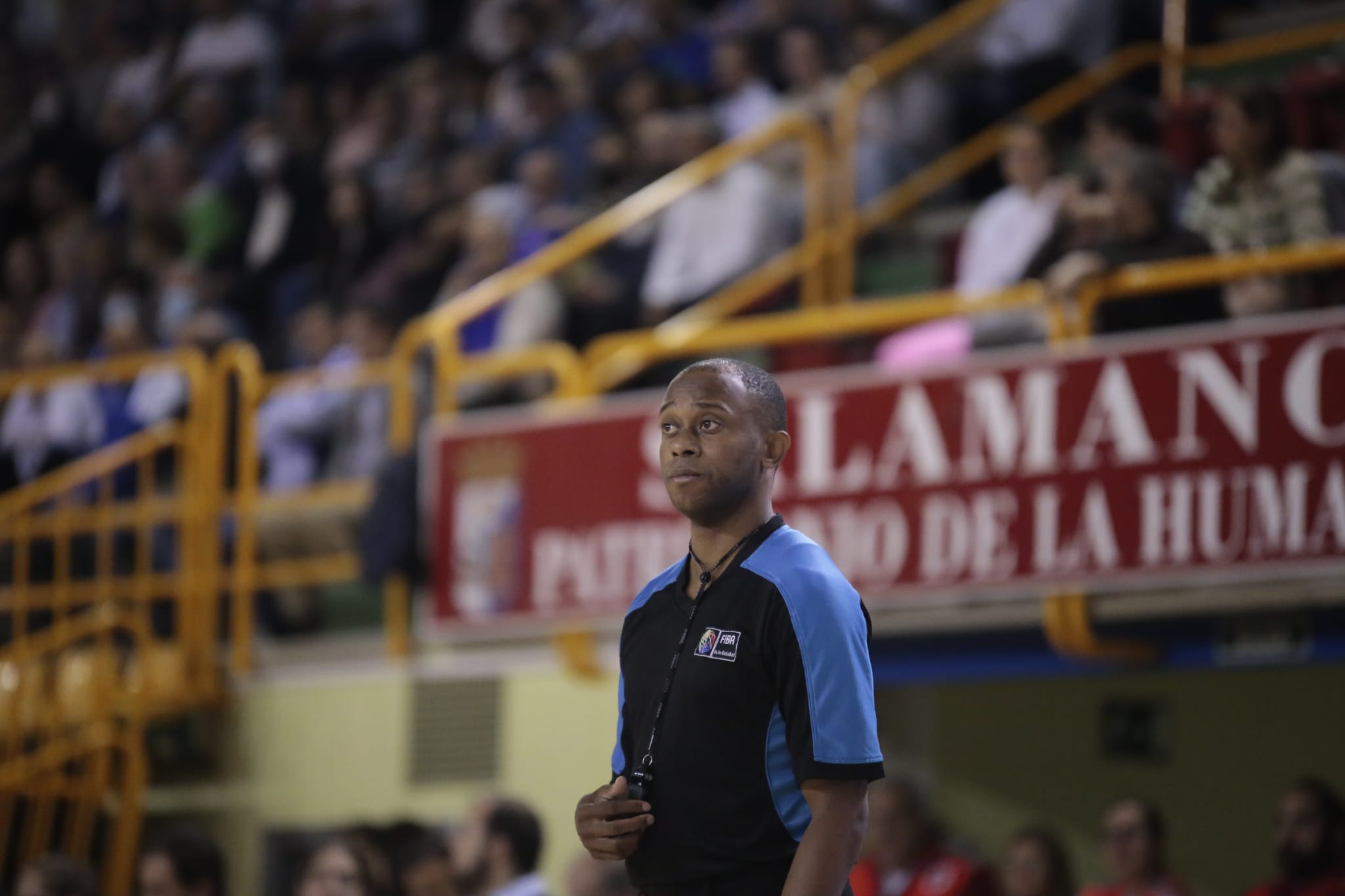 Fotos: Victoria para Perfumerías Avenida en un inicio inmaculado de la Euroliga