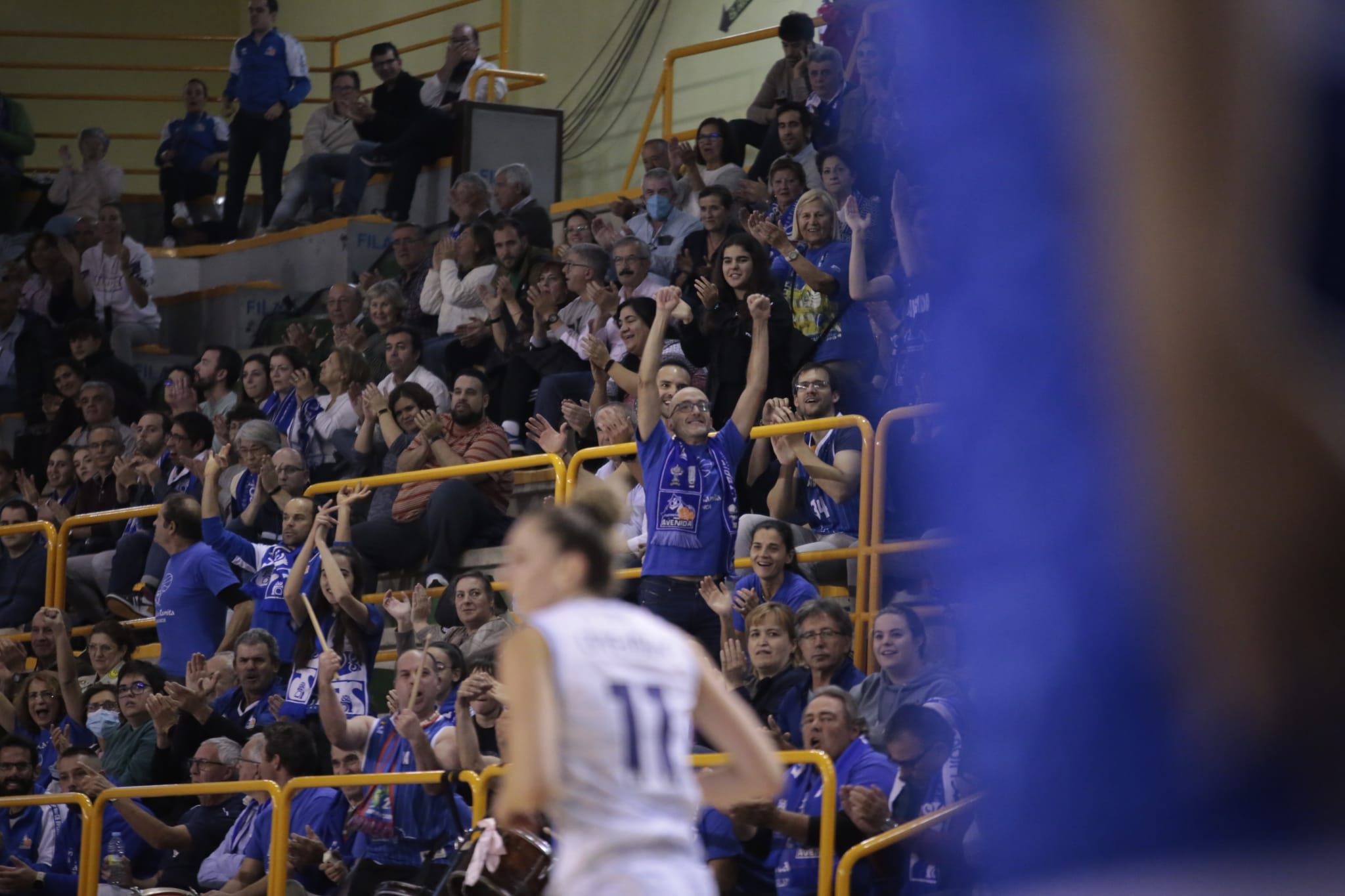 Fotos: Victoria para Perfumerías Avenida en un inicio inmaculado de la Euroliga