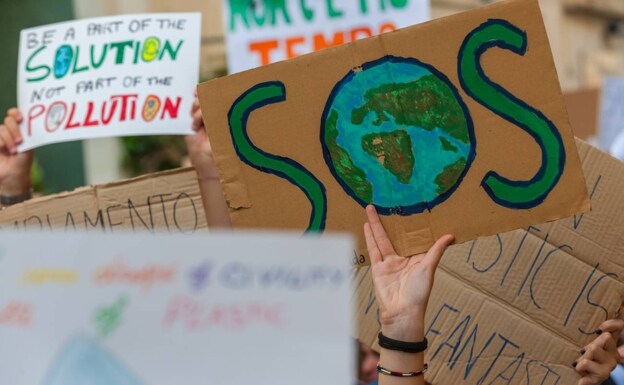 Manifestantes contra el cambio climático.