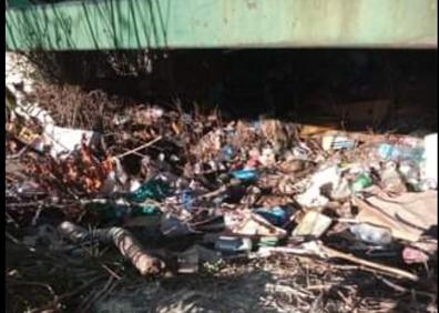 Imagen secundaria 1 - Espacio cercano a la zona verde en el que se encontró la caja de azufre en polvo. 