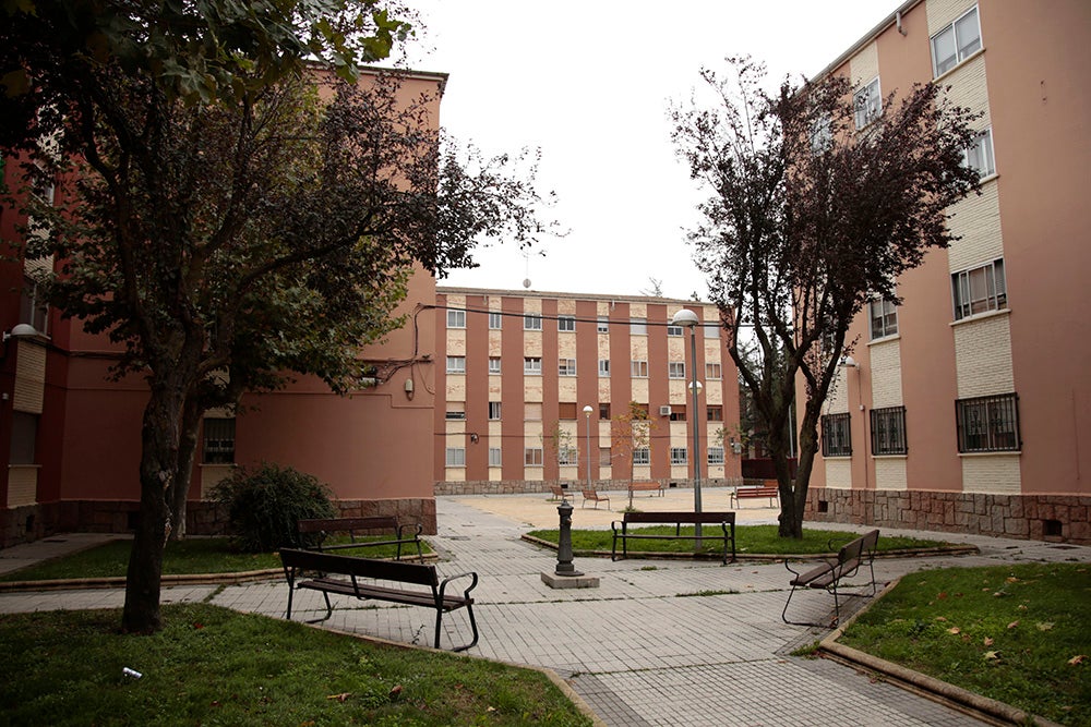 Plazas entre "rascacielos" verdes, pequeños comercios y una gran cantidad de rincones y secretos escondidos en esta zona trastormesina