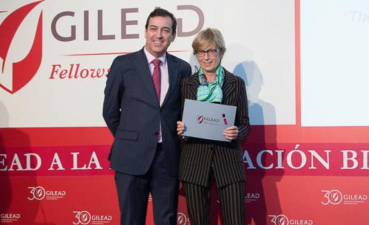 Recibiendo una de las muchas distinciones que se le han concedido.