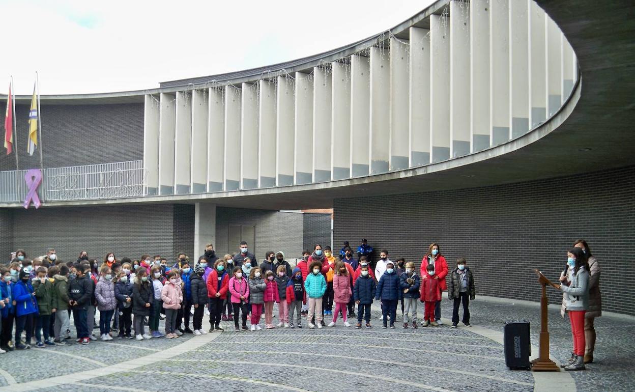 Lectura del manifiesto en la anterior edición de la celebración del 25N en Santa Marta. 