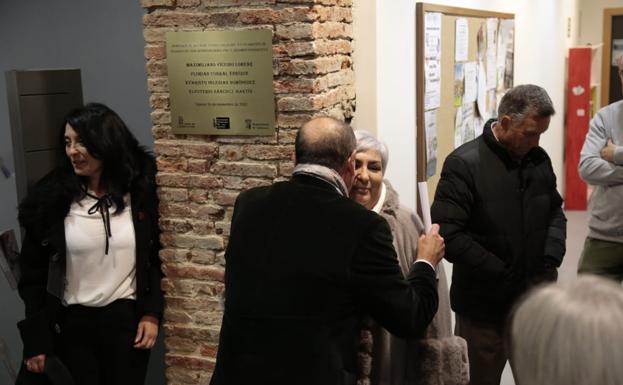 Familias en el homenaje a las víctimas del franquismo en Tejares