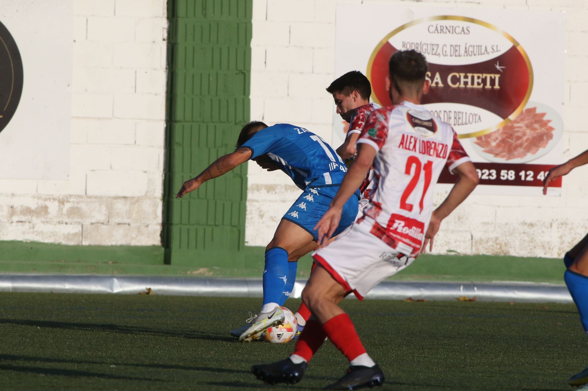 Los jugadores del Guijuelo celebran el primer gol de Carmona ante el Deportivo de la Coruña.