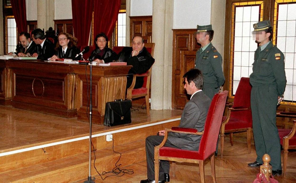 Juicio con jurado popular en la Audiencia de Salamanca en 1998 por el crimen de Los Santos. 