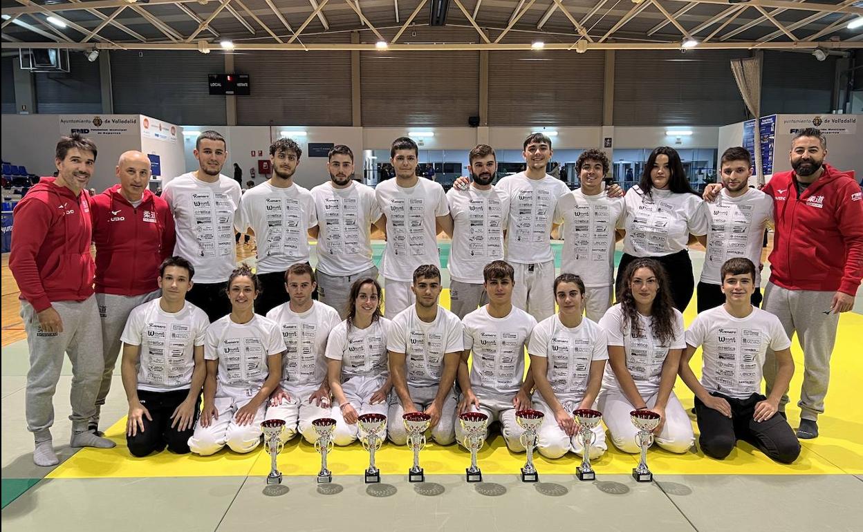 Judokas del Judo Club Doryoku en una reciente competición. 