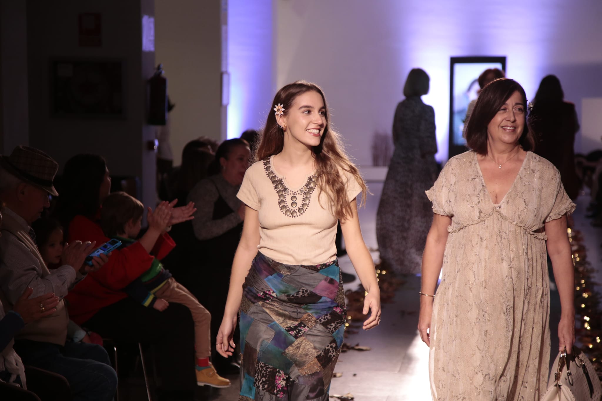 Fotos: Un desfile intergeneracional visibiliza la moda de segunda mano