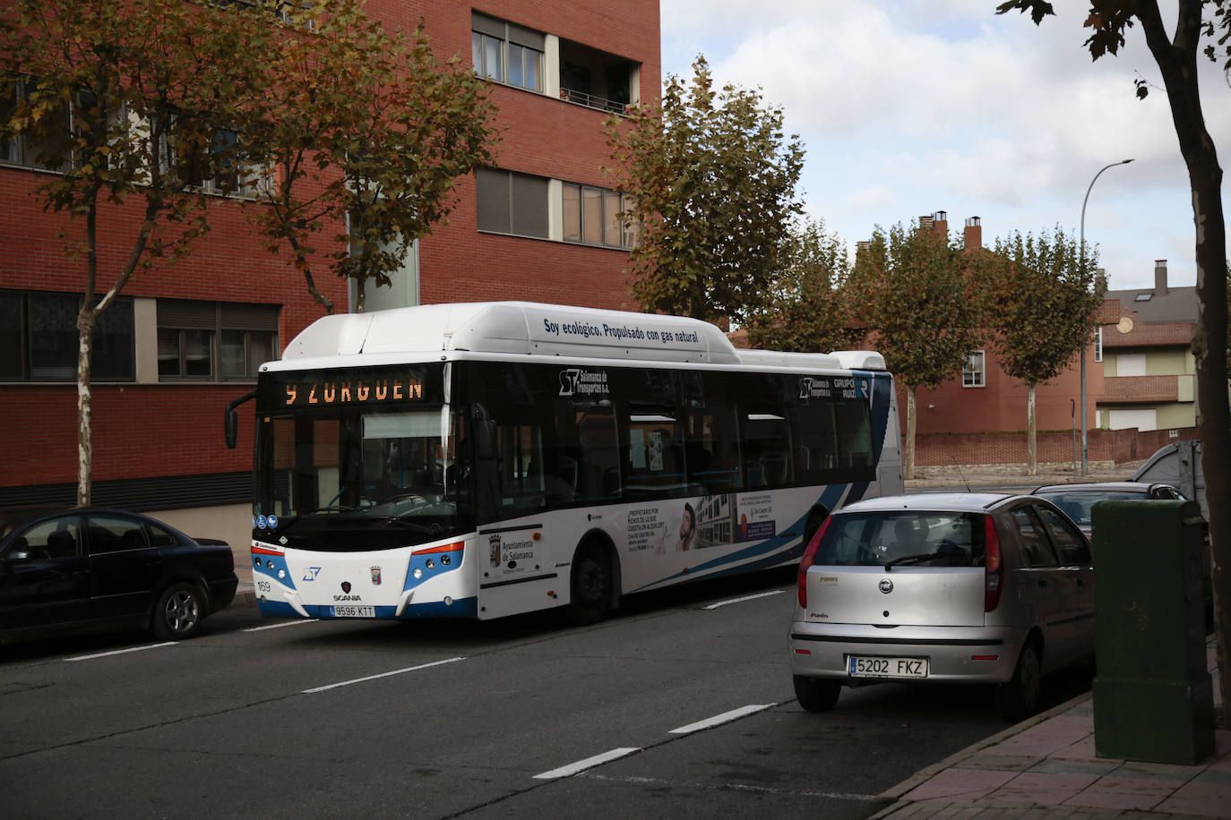 El Nueve, el autobús del barrio hasta Capuchinos, en la otra parte de la ciudad