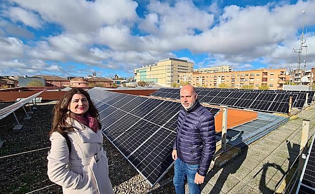 Los cuarteles de Bomberos y Policía y dos sedes municipales se pasan a la energía solar
