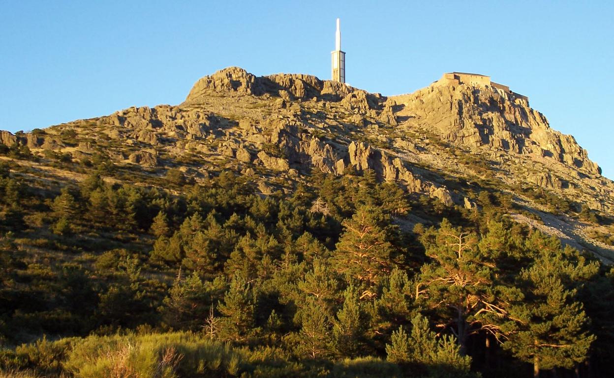 La Peña de Francia ubicada en el corazón de la Sierra de Francia