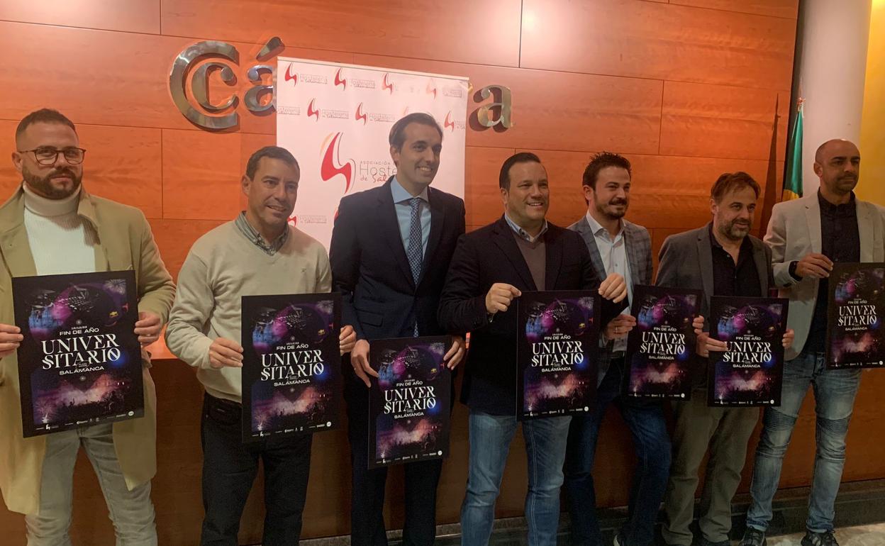 Participantes en la presentación del Fin de Año Universitario.