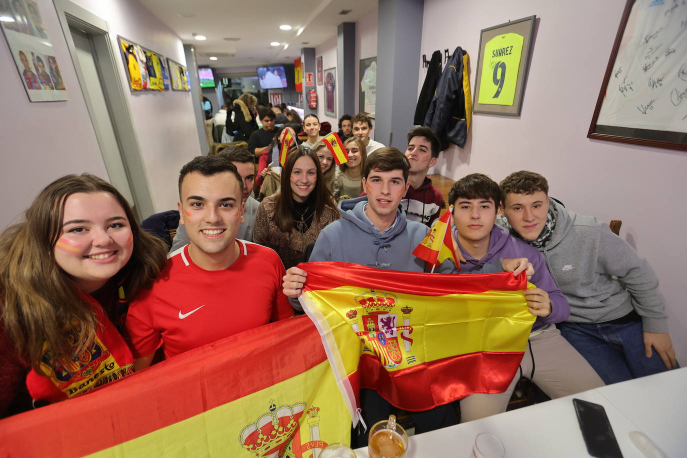 Fotos: Los aficionados de Salamanca celebran el sufrido pase de España a octavos del Mundial