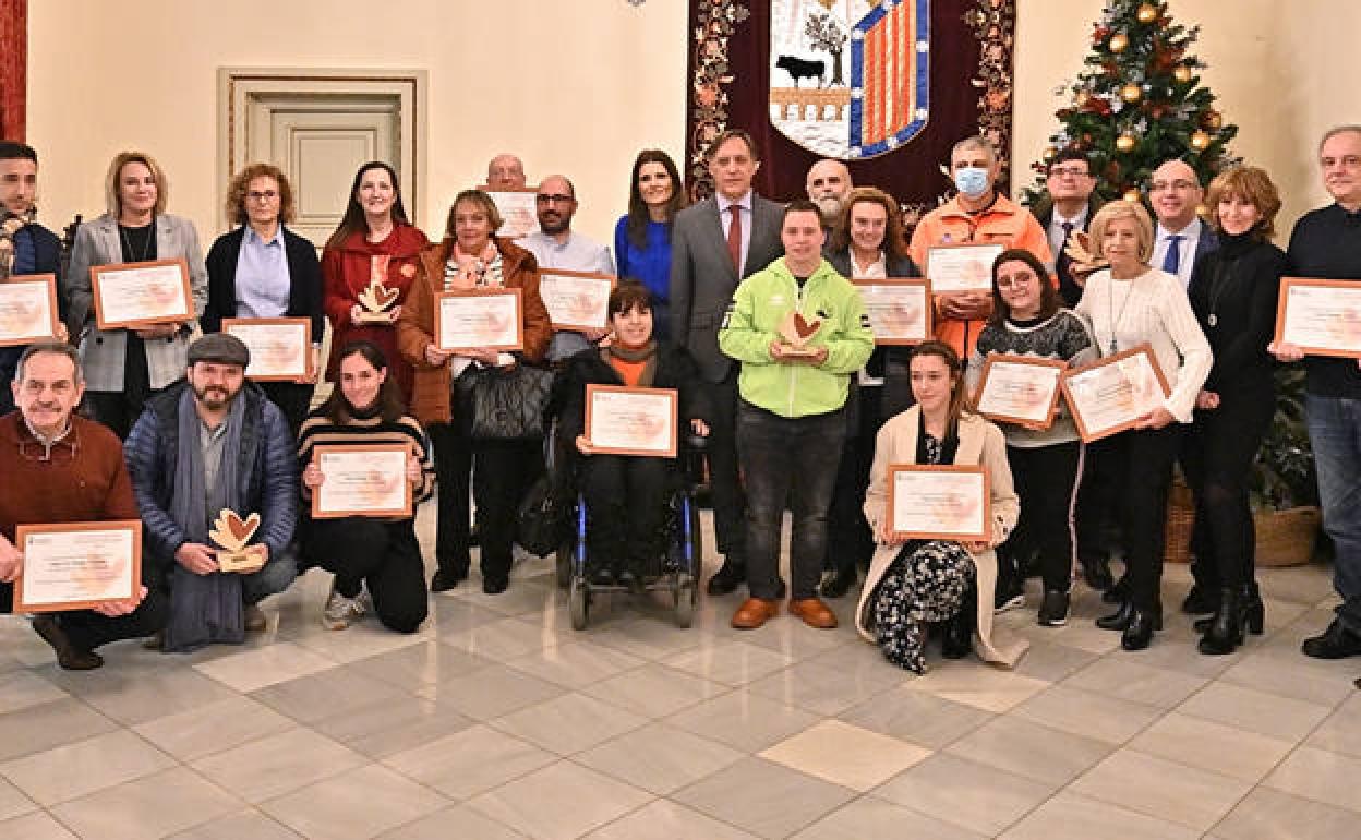 Foto de familia de los premiados. 