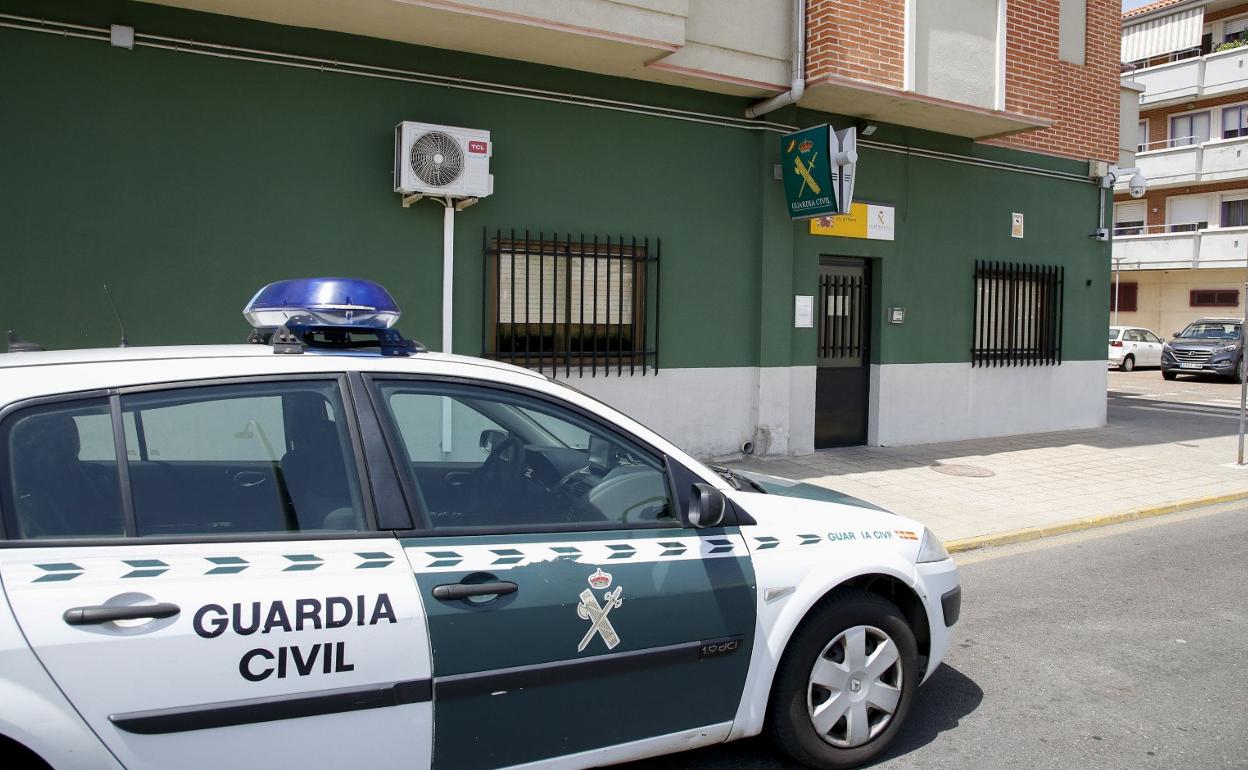 El cuartel de la Guardia Civil de Santa Marta de Tormés, en una imagen de archivo 