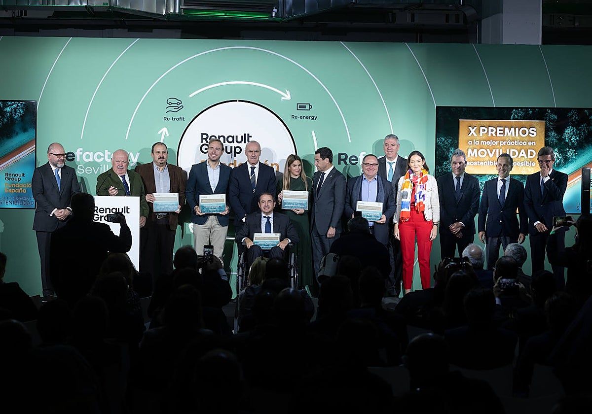Los galardones fueron entregados por: Juan Manuel Moreno, presidente de la Junta de Andalucía; Reyes Maroto, Ministra de Industria, Comercio y Turismo; Josep María Recasens, Director de Estrategia y Desarrollo de Negocio y José Vicente de los Mozos, Director Industrial Renault Group y Presidente-Director General de Renault España 