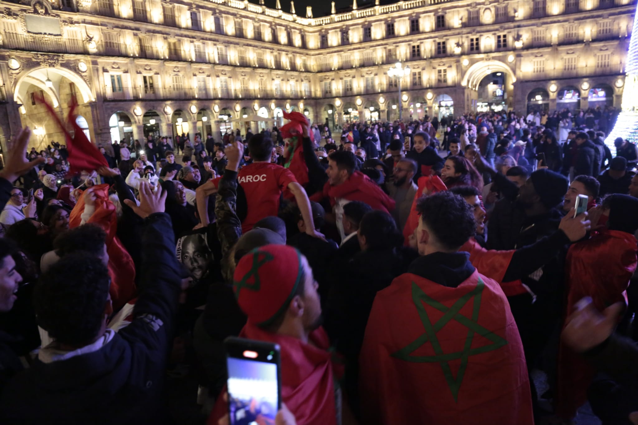 Fotos: La afición marroquí asentada en Salamanca celebra la victoria