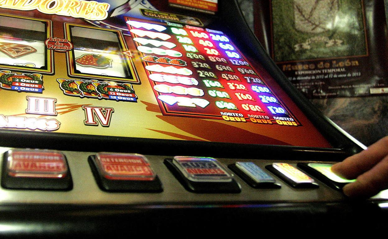 Imagen de archivo de una máquina tragaperras. 