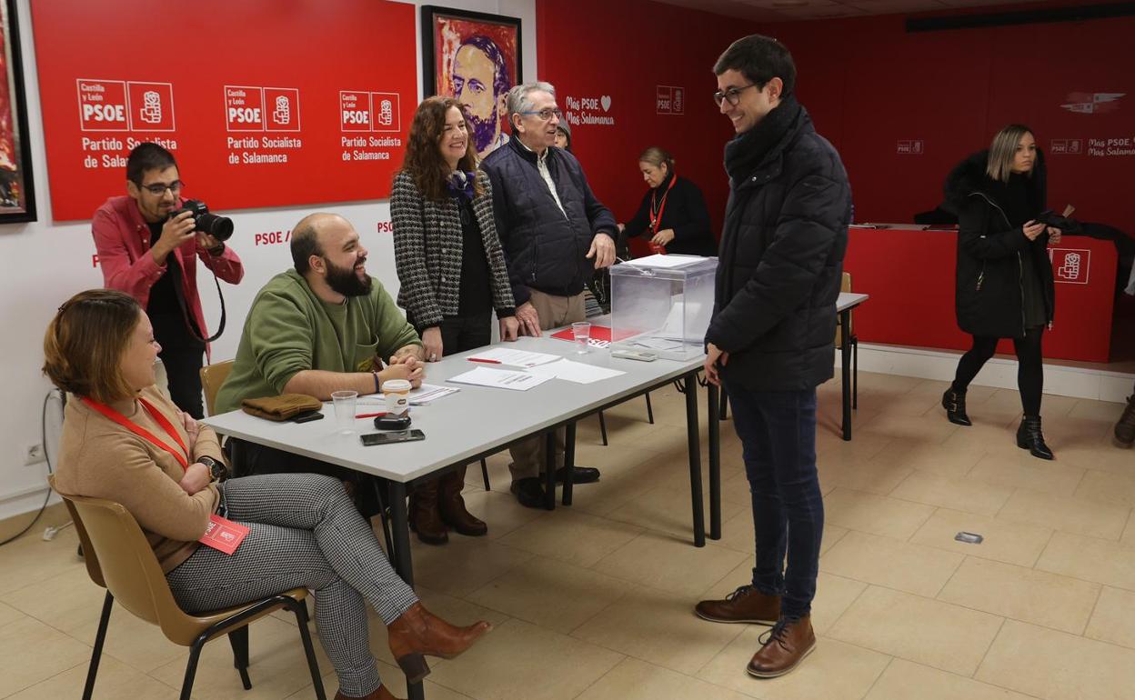 José Luis Mateos, en la votación. 