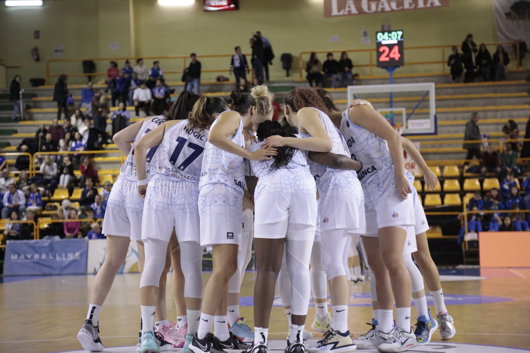 Fotos: Partido de Euroliga entre Avenida y DVTK