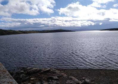 Imagen secundaria 1 - El embalse de Santa Teresa este miércoles. 