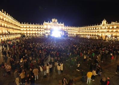 Imagen secundaria 1 - Varias perspectivas de la Plaza Mayor.