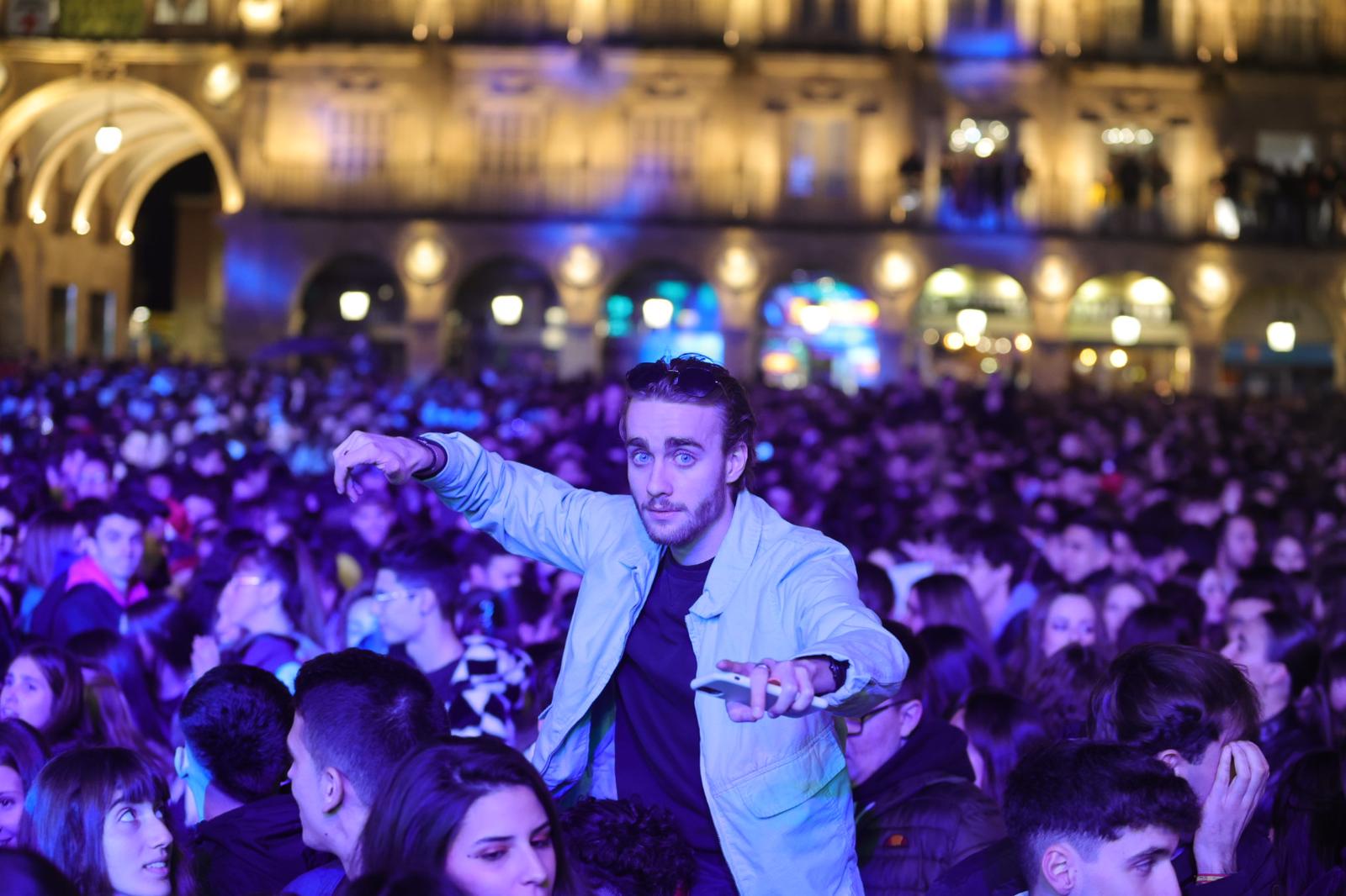 Fotos: Miles de jóvenes disfrutan de un fin de año anticipado