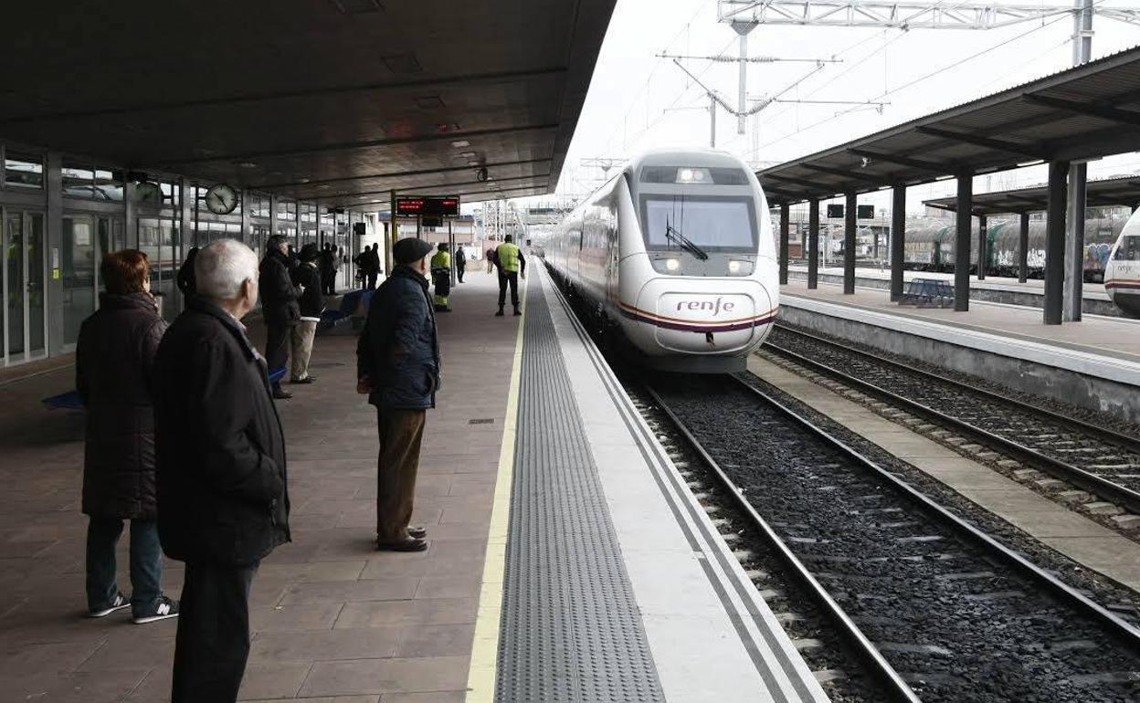 Uno de los Alvia de la conexión entre Salamanca y Madrid. 