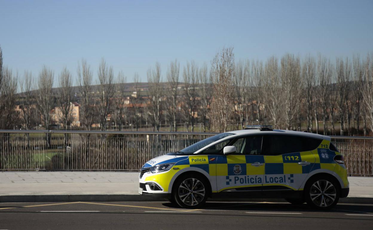 Un vehículo de la Policía Local de Salamanca.
